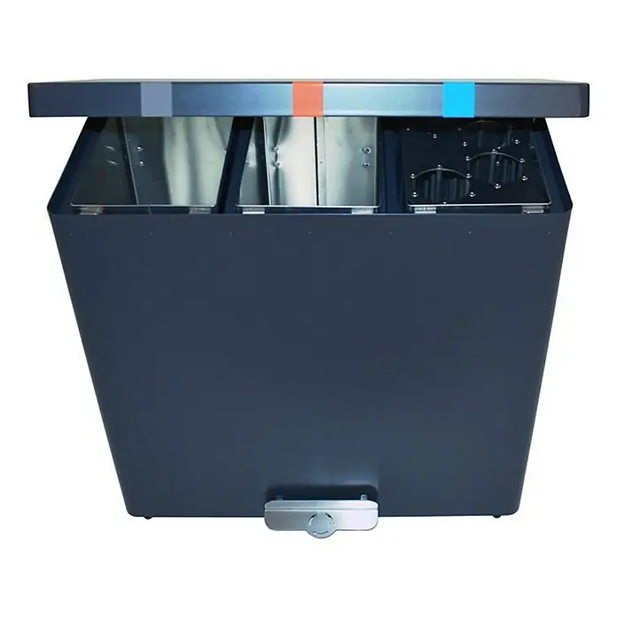 Proregal Mülltrennsystem mit Pedalöffnung RecycloKick 2 - 68 l, Aluminium, Anthrazit - Bild einer Mülltrennungseinheit mit mehreren Fächern und farbcodierten Klappen, ideal für Recycling.