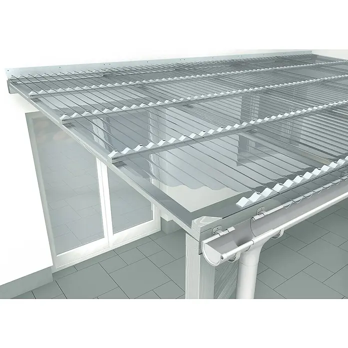 Wellplatte - 2.000 x 900 x 1,5 mm, Transparent, Polycarbonat, Rund - Veranschaulichung eines transparenten Terrassendachs mit Regenrinne, das Schutz und modernes Design vereint.