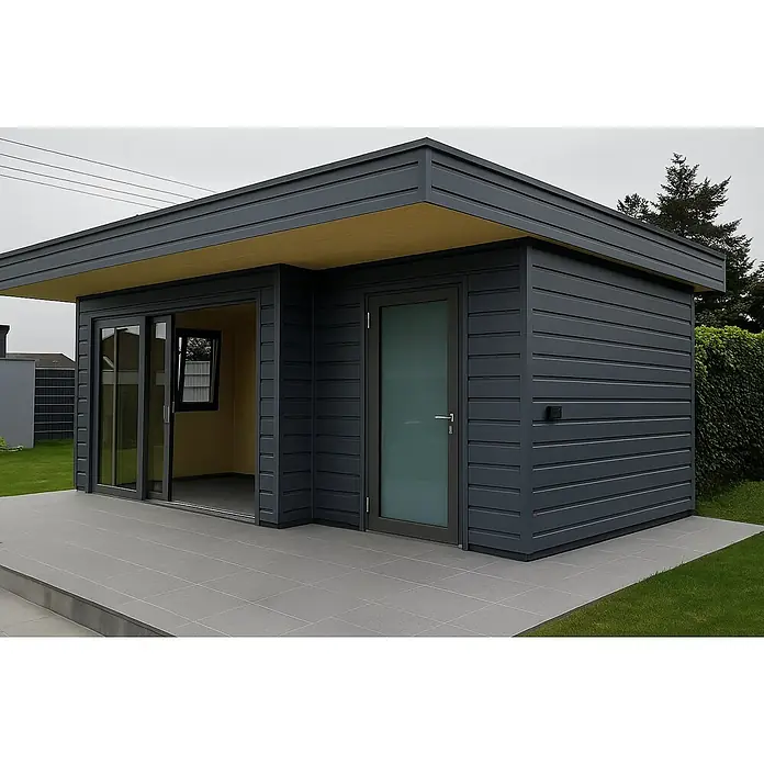 Metdach Fassadenpaneel SG Siding - Anthrazit, 250 x 26 cm, Stahl, Glatt - Ein modernes Gartenhaus mit Schiebetüren und einer Tür, das auf einer Terrasse steht, bietet zusätzlichen Raum im Freien.