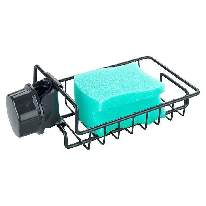 Wenko Spülbecken-Organizer - L x B x H: 21 x 10,5 x 7 cm - Ein Spülbecken-Caddy mit einem grünen Schwamm darin. Der Spülbecken-Caddy ist schwarz und hat eine Halterung zur Befestigung am Wasserhahn.