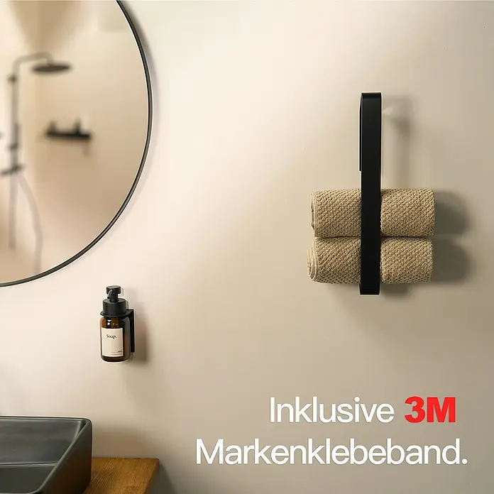Designfabrik Hamburg Handtuchhalter - Schwarz - Bild eines schwarzen Handtuchhalters mit zwei beigefarbenen Handtüchern im Badezimmer, inklusive 3M Markenklebeband.