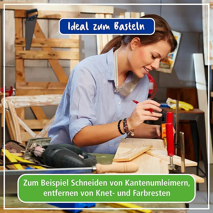 Poliboy Schaber Glaskeramik - Material: Stahl - Frau beim Basteln mit Holzwerkzeugen, ideal für kreative Projekte.