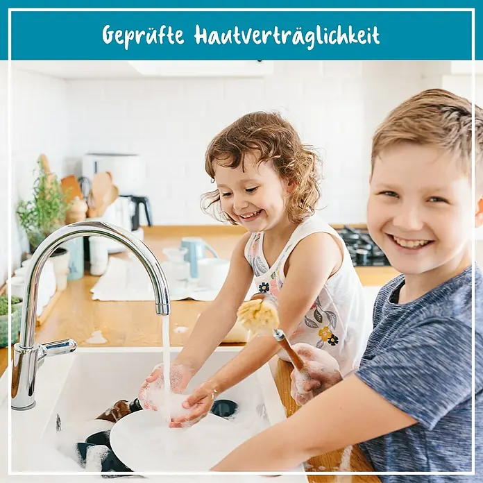 Poliboy Bio Spülmittel mit Lemon-Extrakt - 500 ml, Flasche - Fröhliche Kinder spülen Geschirr mit einem Produkt, das für seine Hautverträglichkeit geprüft wurde. Sorgfältige Reinigung mit milden Inhaltsstoffen.