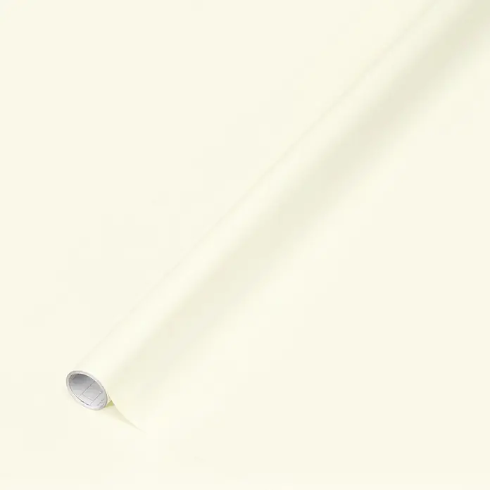 D-c-fix Klebefolie Uni Seidenmatt - 200 x 45 cm, Off-White, Selbstklebend - Nahaufnahme einer Rolle glatter, einfarbiger, elfenbeinfarbener Vinyltapete, ideal zum Dekorieren und Gestalten von Innenräumen.
