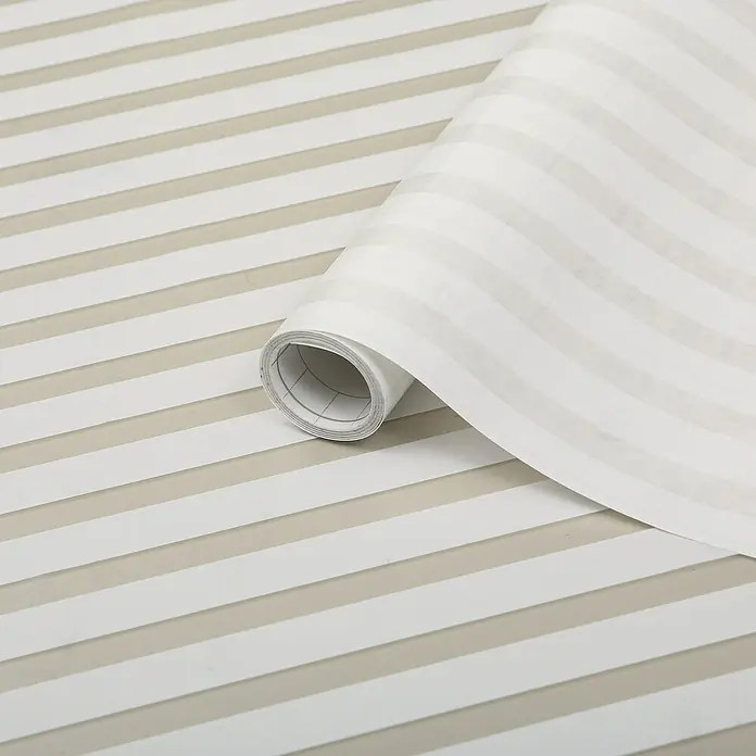 D-c-fix Static Glasfolie Linia - 150 x 45 cm, Transluzent, Statisch haftend - Aufgerollte Tapetenrolle mit horizontalen Streifen in Weiß und Beige. Ideal für die Wandgestaltung und Renovierung von Innenräumen.