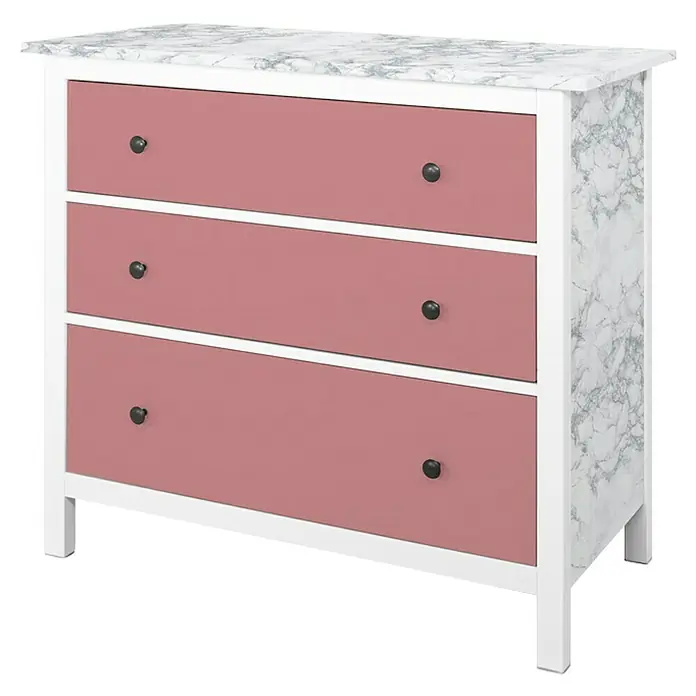 D-c-fix Klebefolie Kreativ-Kit - 3 Stk., 2 m x 67,5 cm, Marmi Grau/Uni Seidenmatt Ash Rose, Selbstklebend - Elegante Kommode mit drei Schubladen in Rosa, weißem Rahmen und Marmorplatte für stilvolle Aufbewahrung im Schlafzimmer.