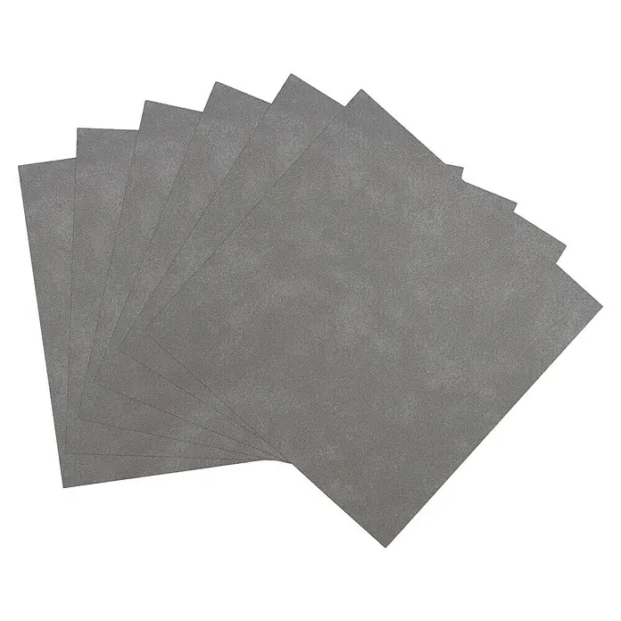 D-c-fix Fliesensticker - 6 Stk., 15 x 15 cm, Dunkelgrau - Eine Nahaufnahme von mehreren grauen Blättern Papier, die übereinander liegen und einen strukturierten Hintergrund bilden.