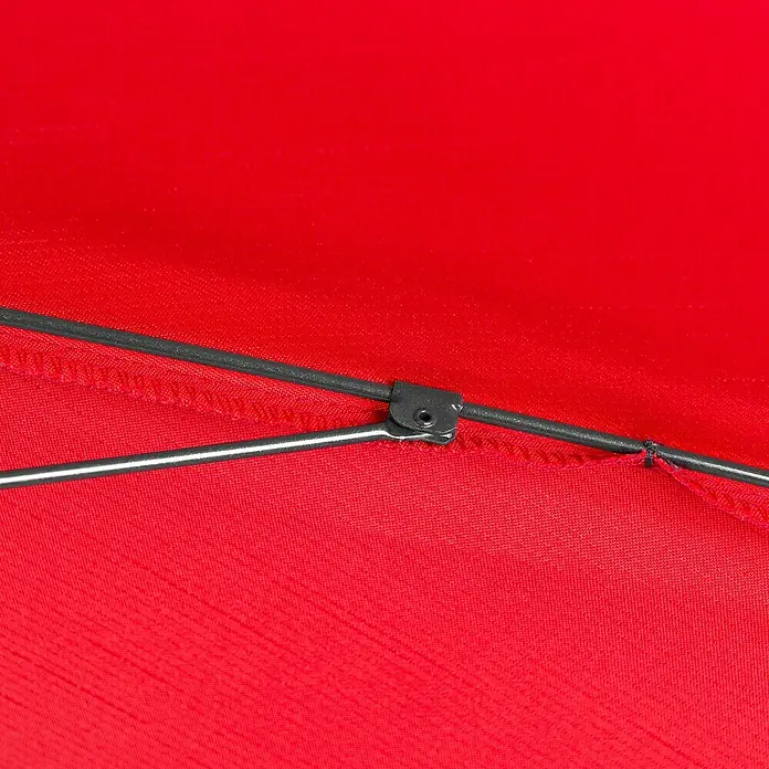 Doppler Sunline Balkonschirm rund Neo - Farbe Bespannung: Rot, Durchmesser Bespannung: 200 cm - Nahaufnahme einer roten Regenschirmstruktur mit Metallstreben und einem Gelenkstück, das die Konstruktion stabilisiert.