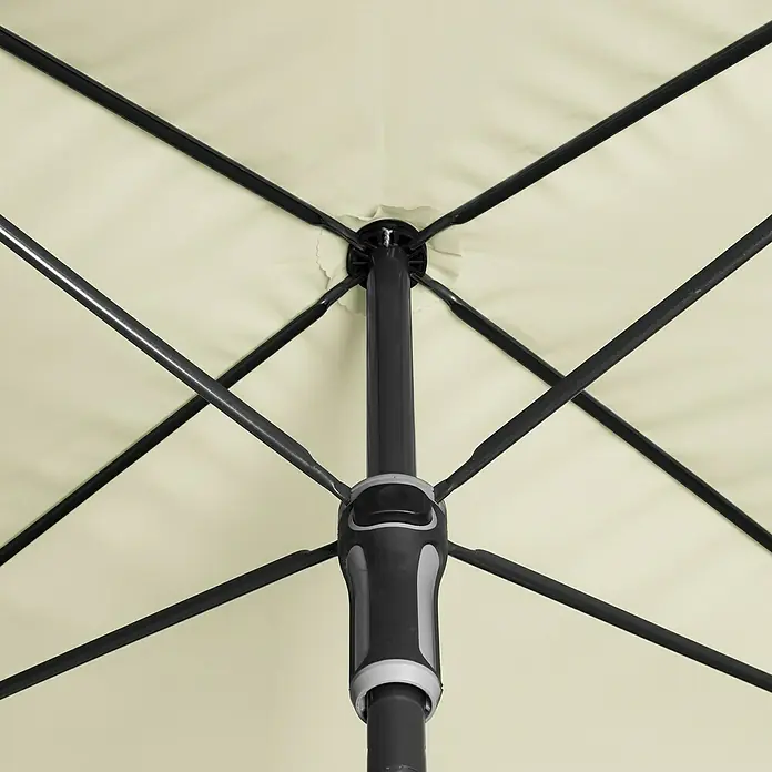Doppler Sunline Balkonschirm Waterproof Neo - Natur, Bespannungsmaß (L x B): 120 x 225 cm - Nahaufnahme eines Sonnenschirms mit stabilem, dunklem Gestell und beigem Stoff, der Schatten spendet.