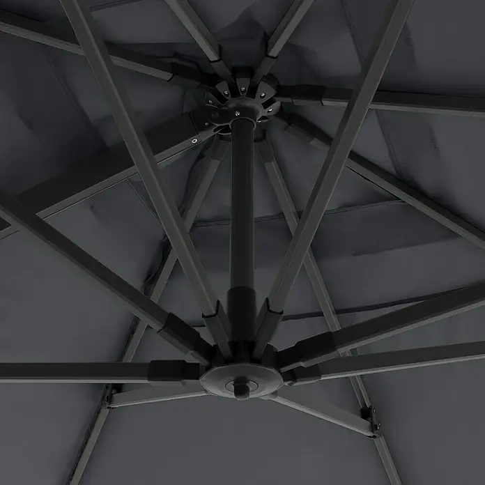 Doppler Ampelschirm Life - Anthrazit, Bespannungsmaß (L x B): 300 x 400 cm - Detailaufnahme eines grauen Sonnenschirms von unten, der die Konstruktion und das Design hervorhebt.