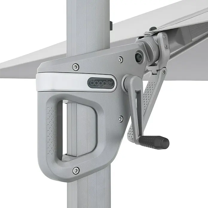 Doppler Ampelschirm Active Neo - Hellgrau, Bespannungsmaß (L x B): 260 x 350 cm - Nahaufnahme eines Doppler Sonnenschirms mit Kurbelmechanismus zur einfachen Bedienung. Das robuste Design sorgt für Langlebigkeit im Außenbereich.