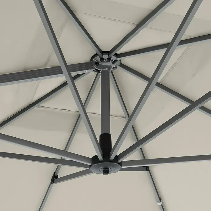 Doppler Ampelschirm Active Neo - Natur, Bespannungsmaß (L x B): 260 x 350 cm - Blick von unten auf einen grauen Sonnenschirm mit beigem Stoff.