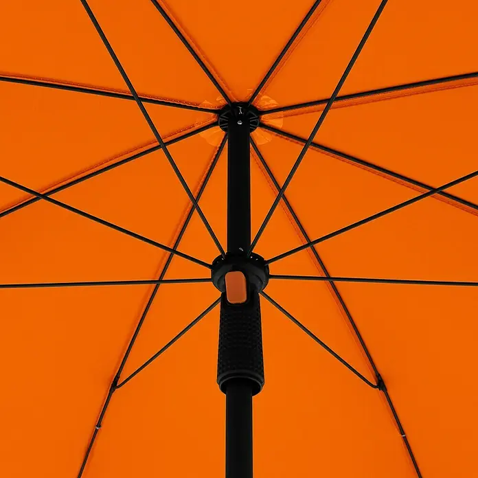 Doppler Balkonschirm rund myZone - Orange, Durchmesser Bespannung: 200 cm - Nahaufnahme eines orangefarbenen Regenschirms, der die Konstruktion und das Design hervorhebt.