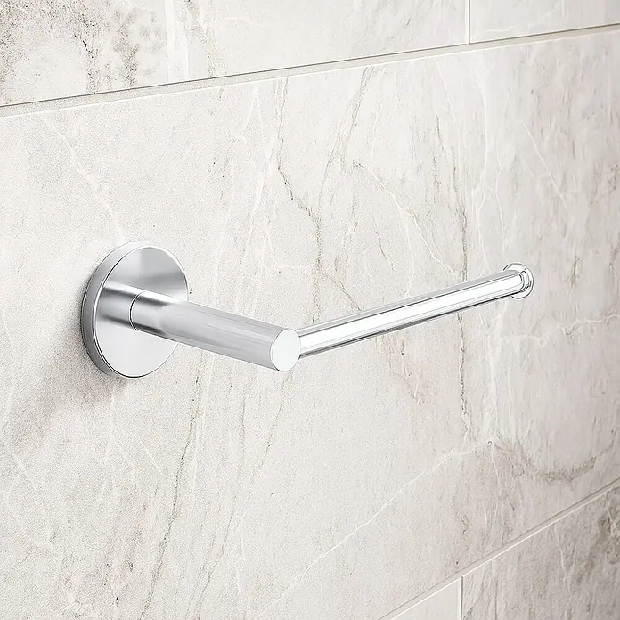 Camargue Carlit Portarrollos papel higiénico - Sin tapa, Cromo - Un moderno portarrollos de papel higiénico cromado está montado en la pared alicatada, lo que ofrece una adición elegante y funcional a su baño.