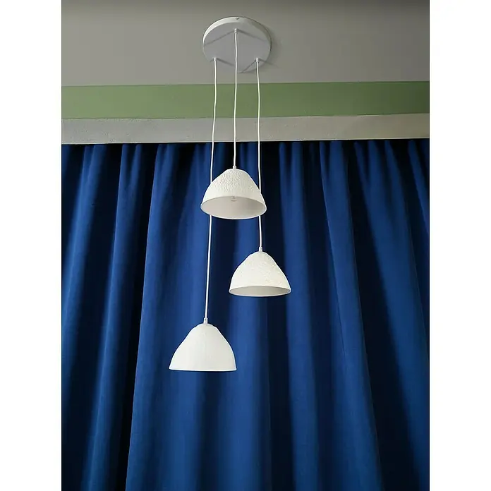 Ledvance Lámpara colgante redonda Camel Bell - 40 W, Ø x Al: 43,7 x 160,5 cm, Blanco, E14 - Lámpara colgante blanca moderna con tres pantallas que crea un ambiente elegante, perfecta para salones o comedores.