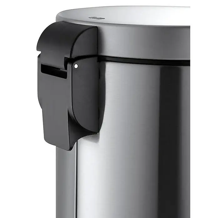 Proregal Treteimer - 8 l, Edelstahl, Matt Edelstahl - Detailaufnahme eines Edelstahlbehälters mit schwarzem Verschluss. Präzise Verarbeitung und modernes Design für stilvolle Funktionalität.