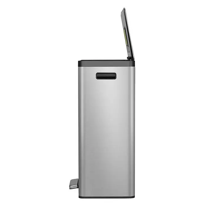 Proregal Treteimer - 30 l, Edelstahl, Silber - Ein silberner, rechteckiger Treteimer mit offenem Deckel, ideal für Küche oder Bad, bietet hygienische Abfallentsorgung.