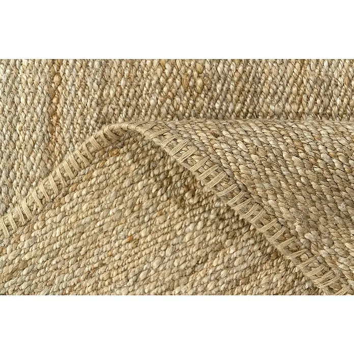 Alfombra de yute Córdoba - Natural, 360 x 220 cm, 100% yute - Primer plano de una alfombra beige de fibra natural con un tejido distintivo y un acabado de borde meticuloso, que irradia elegancia rústica.