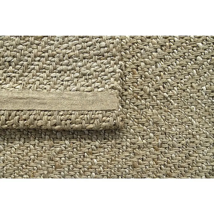 Alfombra de yute Alcázar - Natural, 250 x 250 cm, 100% yute - Primer plano de una alfombra de sisal con textura tejida y borde doblado, destacando su paleta de colores naturales y construcción duradera.
