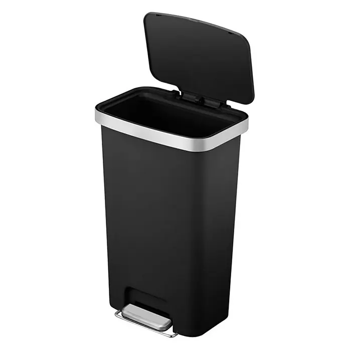 Proregal Treteimer Funktionale Treteimer aus Kunststoff mit Soft-Close-Deckel - 45 l, Kunststoff, Schwarz - Schwarzer Treteimer mit silbernem Rand und Fußpedal, Deckel geöffnet. Ideal für Küche oder Bad, elegantes und funktionales Design.