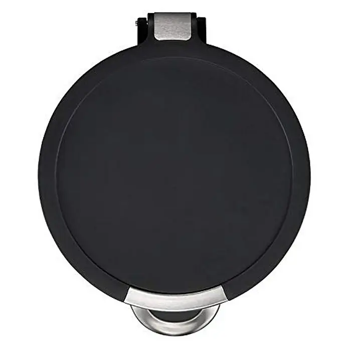 Proregal Treteimer Runder Treteimer mit Kunststoffdeckel mit Edelstahlakzenten - 20 l, Edelstahl, Schwarz - Ein runder, schwarzer Mülleimer mit einem silbernen Griff und Deckel. Das Produkt ist minimalistisch und modern im Design.