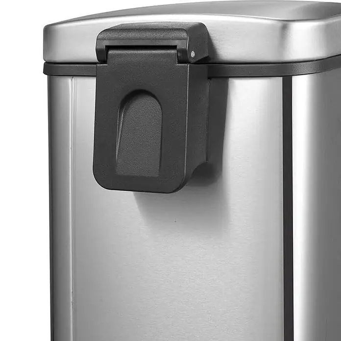 Proregal Treteimer Rechteckiger Treteimer aus gebürstetem Edelstahl - 8 l, Edelstahl, Silber - Nahaufnahme eines Mülleimers aus Edelstahl mit schwarzem Deckel und Verschlussmechanismus.