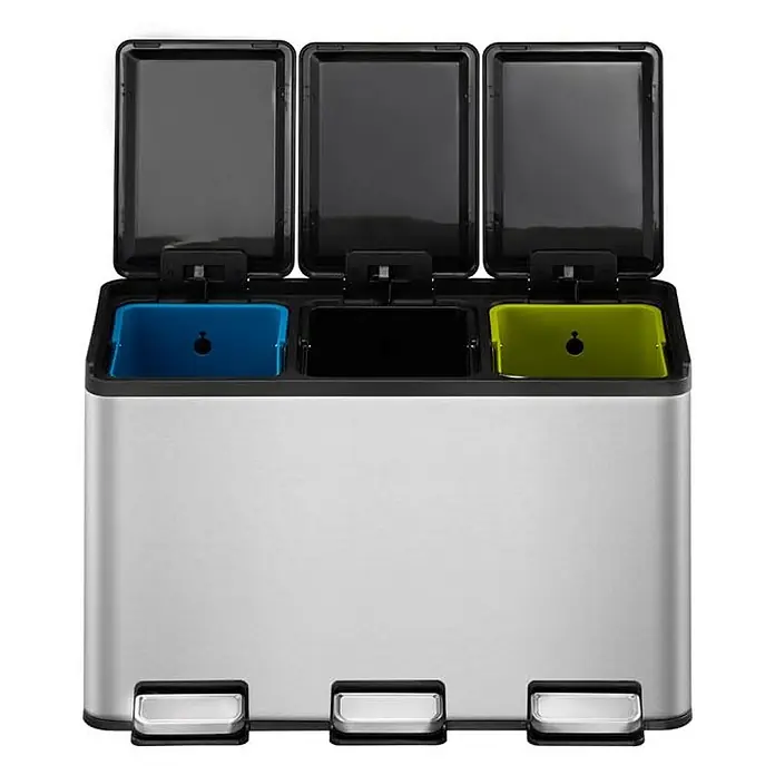 Proregal Treteimer - 30 l, Edelstahl, Silber - Ein Edelstahl-Mülleimer mit drei Fächern und separaten Fußpedalen für einfache Mülltrennung. Die Deckel sind geöffnet und die Fächer farblich markiert.