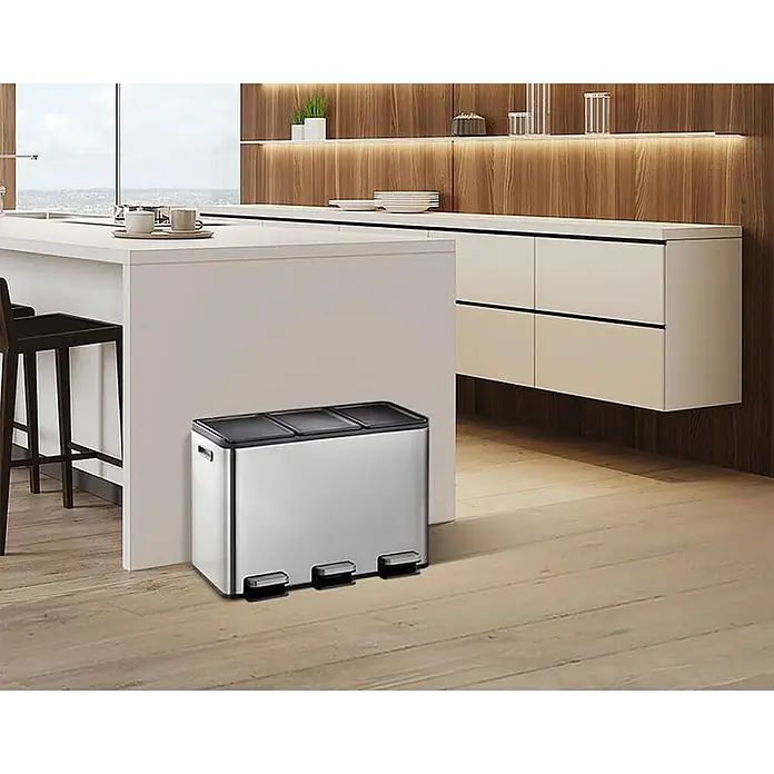 Proregal Treteimer - 30 l, Edelstahl, Silber - Ein Mülltrennsystem aus Edelstahl mit drei Fächern und Pedalbedienung, ideal für eine moderne Küche zur einfachen Abfalltrennung.