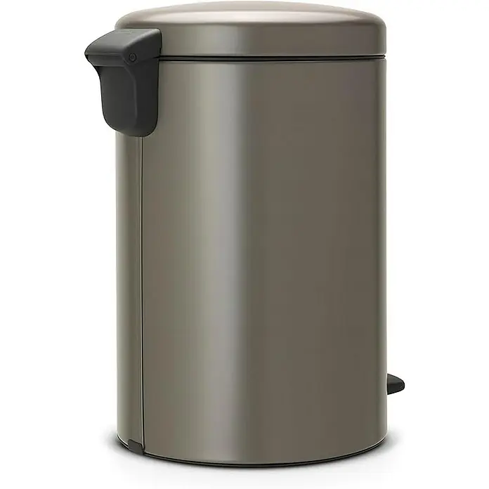Proregal Treteimer Brabantia Klassischer Tretmülleimer mit Soft-Verschluss - 20 l, Metall, Platin - Nahaufnahme eines grauen Tretabfalleimers mit einem schwarzen Griff. Das Produkt hat ein minimalistisches Design.