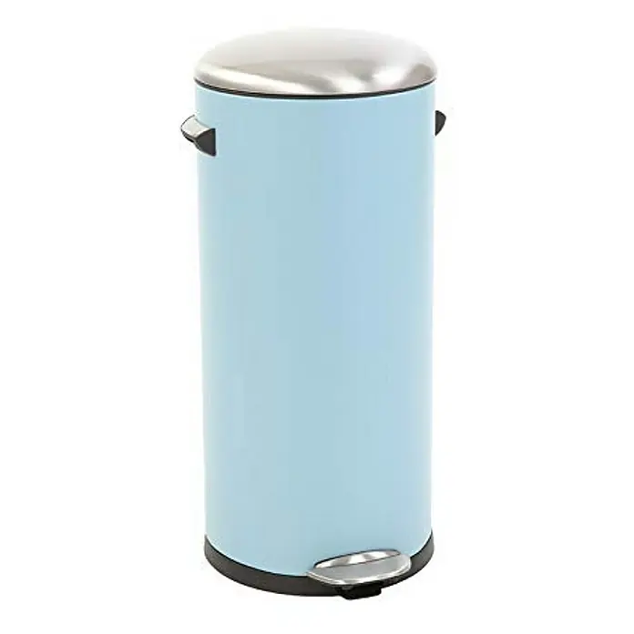Proregal Treteimer Retro Treteimer mit markanten Griffen und Kugelkappe - 30 l, Kunststoff, Hellblau - Ein blauer Tretabfalleimer mit einem silberfarbenen Deckel und einem schwarzen Sockel, ideal für Bad oder Küche. Praktisch und stilvoll.