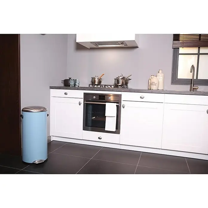 Proregal Treteimer Retro Treteimer mit markanten Griffen und Kugelkappe - 30 l, Kunststoff, Hellblau - Dieser stilvolle blaue Treteimer mit Edelstahldeckel ist eine praktische und ästhetische Ergänzung für jede Küche.