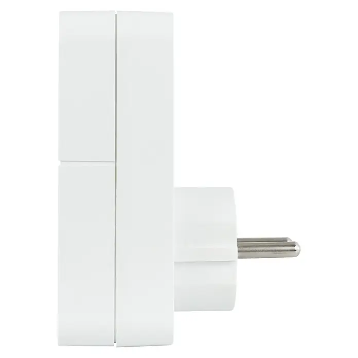 REV Zeitschaltuhr One Touch - 3.680 W, L x B x H: 95 x 54 x 69,5 mm - Nahaufnahme eines weißen Steckdosenadapters mit freiliegenden Metallstiften, ideal für Reisen oder den Heimgebrauch.