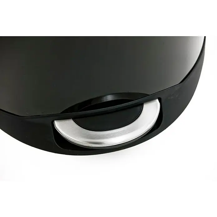 Proregal Treteimer Auffallender muschelförmiger Treteimer - 30 l, Edelstahl, Schwarz - Detailansicht eines schwarzen Treteimers mit silbernem Pedal, der Funktionalität und stilvolles Design für moderne Haushalte vereint.