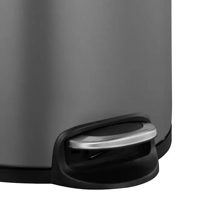 Proregal Treteimer - 12 l, Kunststoff, Platin - Nahaufnahme eines grauen Treteimers mit silbernem Pedal und schwarzem Sockel, der Funktionalität und modernes Design vereint.
