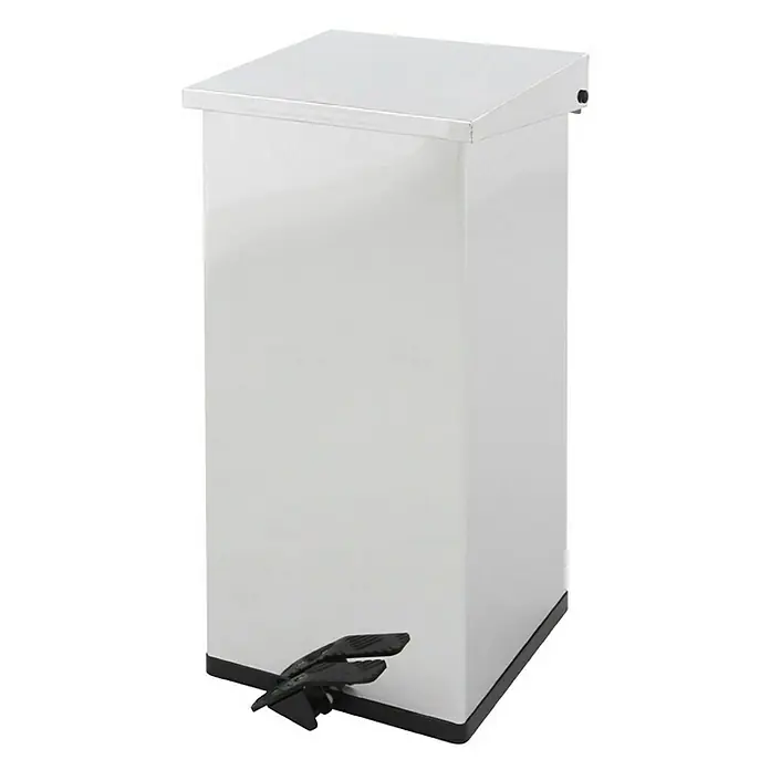 Proregal Treteimer Eckiger feuerfester Pedal-Abfallbehälter Haiti mit Softclose Deckel - 55 l, Edelstahl, Edelstahl / Silber - Ein eleganter, weißer Treteimer aus Metall mit einem schwarzen Fußpedal und einem passenden Deckel für ein stilvolles Badezimmer.