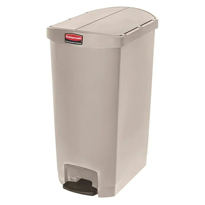 Proregal Treteimer Rubbermaid Slim Jim Step On Container End Step Pedal-Abfalleimer - 68 l, Kunststoff, Beige - Ein beiger Rubbermaid-Treteimer für den gewerblichen Gebrauch mit einem schwarzen Pedal zum Öffnen des Deckels.