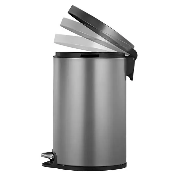 Proregal Treteimer - 20 l, Kunststoff, Platin - Ein silberner Treteimer mit einem schwarzen Deckel, der sich in verschiedenen Positionen öffnet und schließt. Das Design ist schlicht und modern.