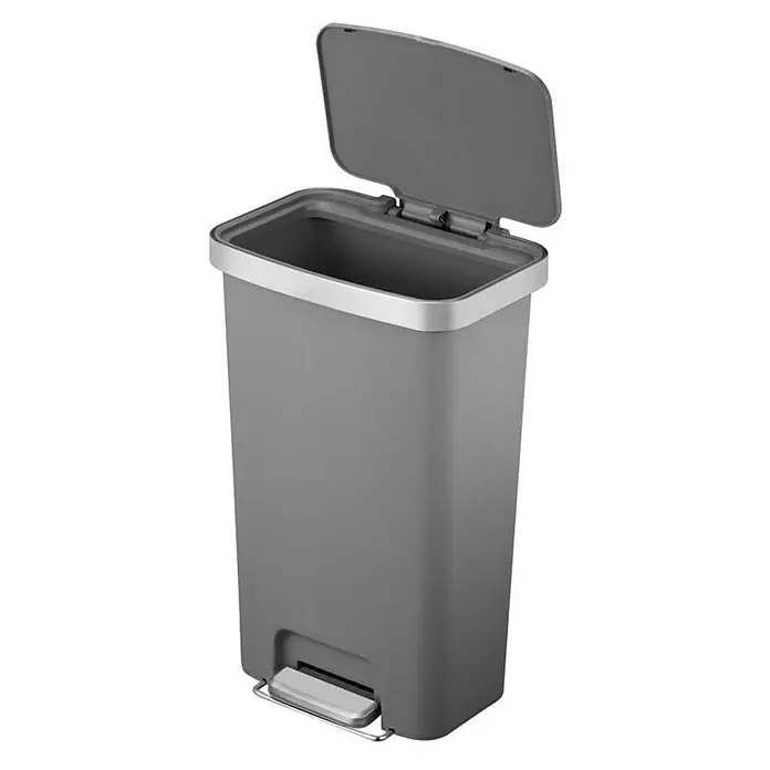 Proregal Treteimer Funktionale Treteimer aus Kunststoff mit Soft-Close-Deckel - 45 l, Kunststoff, Weiß - Grauer Treteimer mit offenem Deckel und silbernem Rand. Der Abfalleimer ist rechteckig und hat ein Pedal zum Öffnen des Deckels.