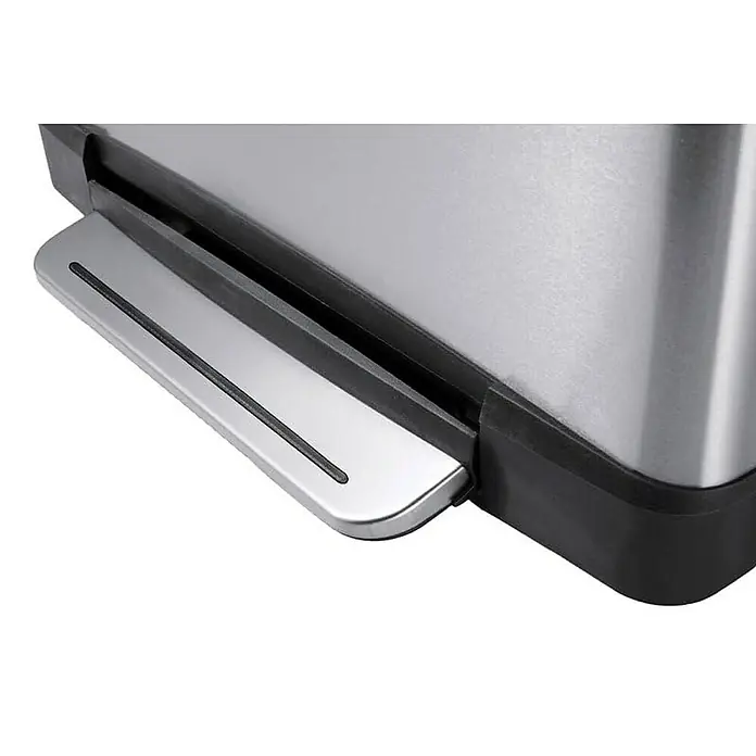 Proregal Treteimer Stilvoller rechteckiger Treteimer mit extra breitem Pedal - 30 l, Edelstahl, Edelstahl / Silber - Nahaufnahme eines silbernen Treteimers mit schwarzem Rand und Pedal. Ideal für Küche oder Bad.