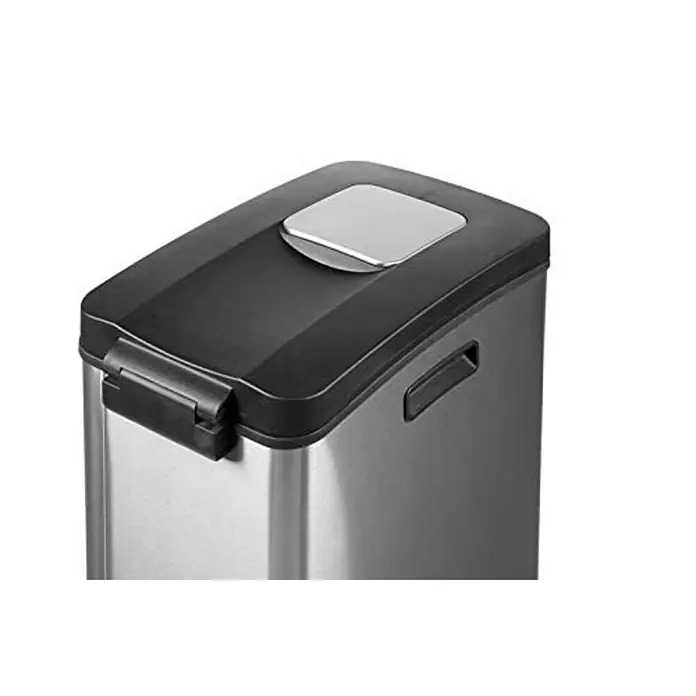 Proregal Treteimer Schmaler rechteckiger Pedaleimer mit Softclose-Deckel - 30 l, Kunststoff, Edelstahl / Silber - Bild eines rechteckigen, silbernen Mülleimers mit schwarzem Deckel und einem silbernen Knopf zur Betätigung.