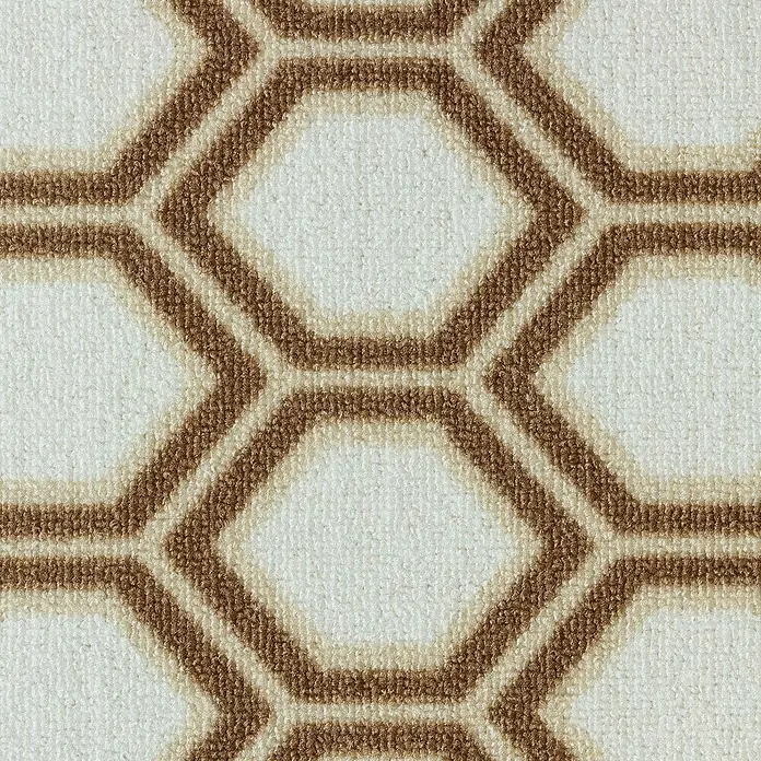 Teppichläufer Cardiff - Braun/Beige, 250 x 80 cm, 100 % Polyamid - Ein Teppich mit einem geometrischen Muster aus beigen Sechsecken auf einem cremefarbenen Hintergrund.