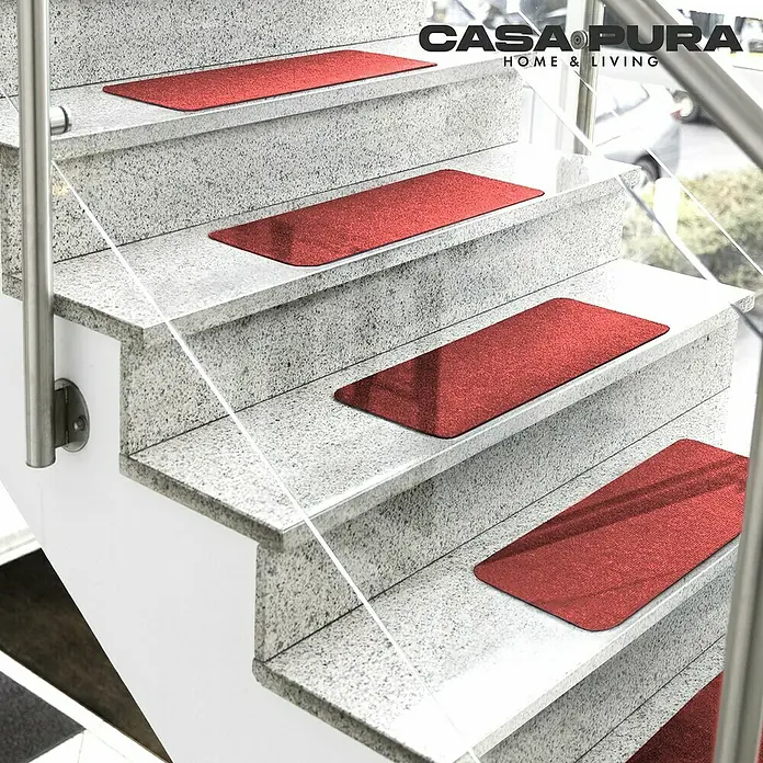 Stufenmatte Leipzig - 60 x 25 cm, 100 % Polypropylen, Rot - Rote CASA PURA Treppenmatten auf einer modernen Treppe aus Marmor, die für Sicherheit und Stil in Ihrem Zuhause sorgen.