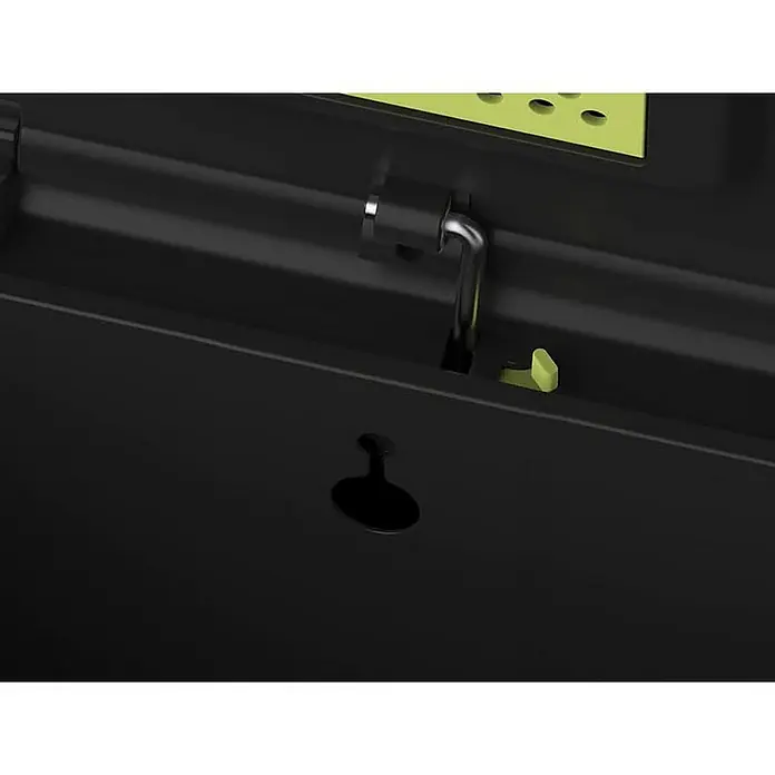 Proregal Treteimer - 60 l, Edelstahl, Silber - Detailaufnahme eines schwarzen Produkts mit einem Metallelement und einem gelben Knopf, das eine hochwertige Verarbeitung und Funktionalität zeigt.
