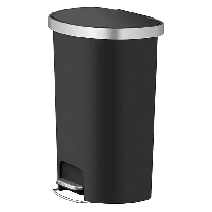 Proregal Treteimer Halbrunder Funktionale Treteimer aus Kunststoff mit Soft-Close-Deckel - 55 l, Kunststoff, Schwarz - Ein schlanker, schwarzer Treteimer mit einem silbernen Deckelrand und Fußpedal, ideal für Küche oder Bad. Stilvolle Abfallentsorgung leicht gemacht.