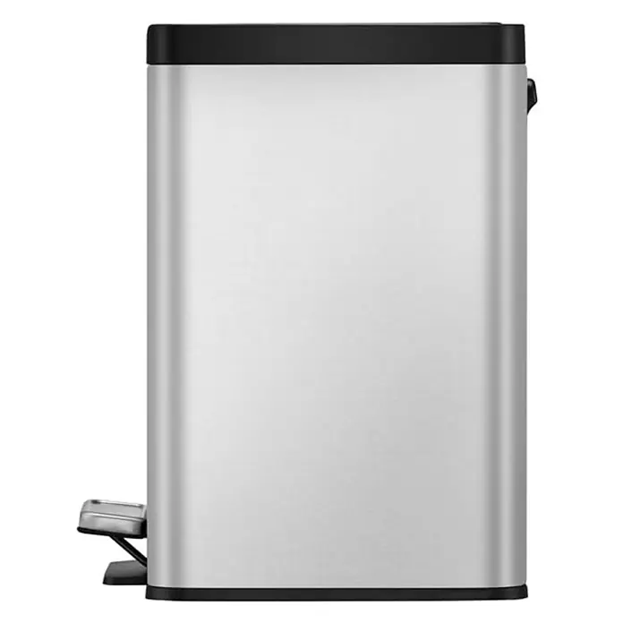 Proregal Treteimer - 29 l, Edelstahl, Silber - Ein rechteckiger, silberfarbener Treteimer mit schwarzem Deckel und Fußpedal für hygienische Abfallentsorgung.