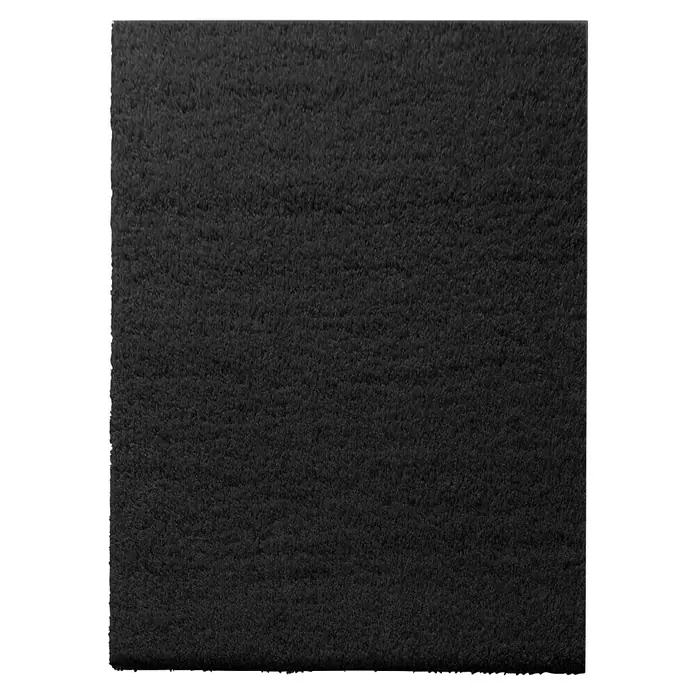 Hochflorteppich Barcelona - Schwarz, 450 x 200 cm, 100 % Polypropylen - Detailaufnahme einer quadratischen, schwarzen Teppichfliese mit dichter, kurzfloriger Textur für modernen Komfort und zeitlose Eleganz.