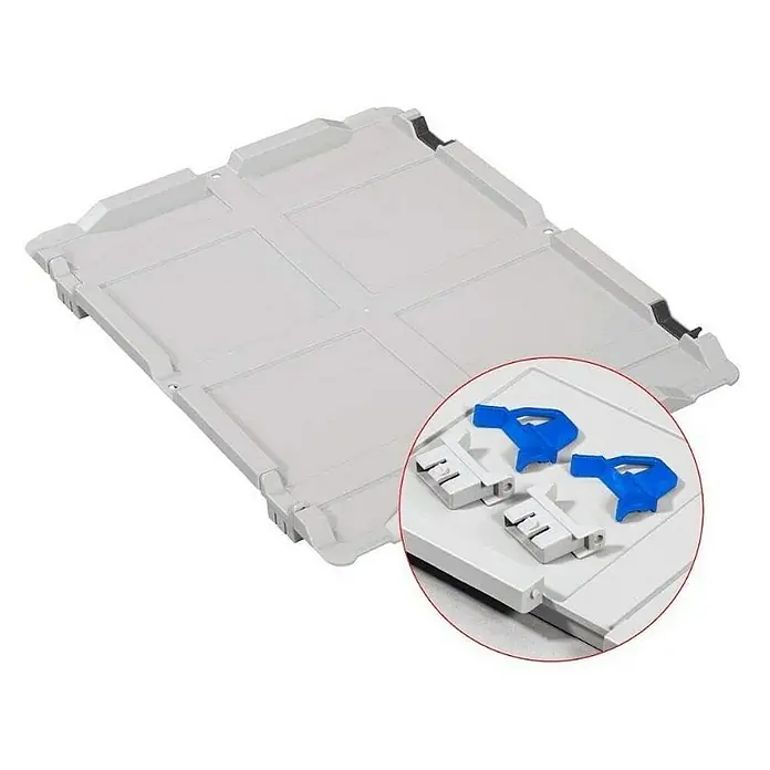 Proregal Euroboxen-Set 10x Eurobox NextGen Grip mit Scharnierdeckel und blauen Verschlüssen - Kunststoff, Grau, 10 Stk. - Ein grauer Werkzeugkoffer-Einsatz mit blauen und weißen Zubehörteilen im Detail, der Organisation und Anpassung ermöglicht.