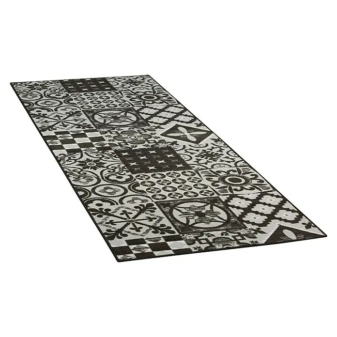 Teppichläufer Sligo - Schwarz/Grau, 500 x 80 cm, 100 % Polyamid - Schwarz-weißer Patchwork-Teppich mit verschiedenen geometrischen und floralen Mustern für eine stilvolle Raumgestaltung.