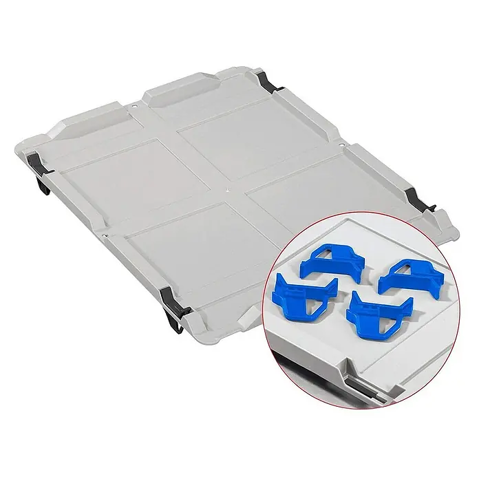 Proregal Euroboxen-Set 4x Eurobox NextGen Color mit Auflagedeckel und Schiebeschnappverschlüsse - Kunststoff, Grau, Blau, 4 Stk. - Graue Kunststoffbox mit schwarzem Griff und blauen Clips zur Befestigung der Boxabdeckung.