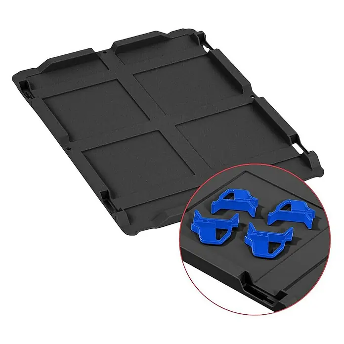 Proregal Euroboxen-Set 4x Eurobox NextGen Grip mit Auflagedeckel inkl. 4 blauen Verschlüssen - Kunststoff, Schwarz, 4 Stk. - Schwarze Kofferraummatte mit blauem Zubehör für zusätzlichen Schutz und Organisation im Fahrzeug.